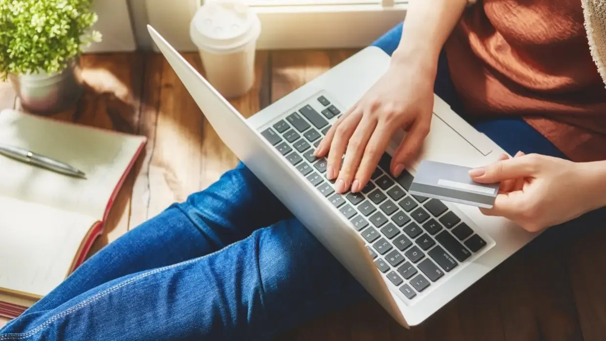 10 Smart Tips & Tricks to Save Money on Online Shopping in 2025