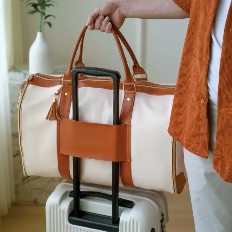 JenniBag: The Travel Bag That Moves With You